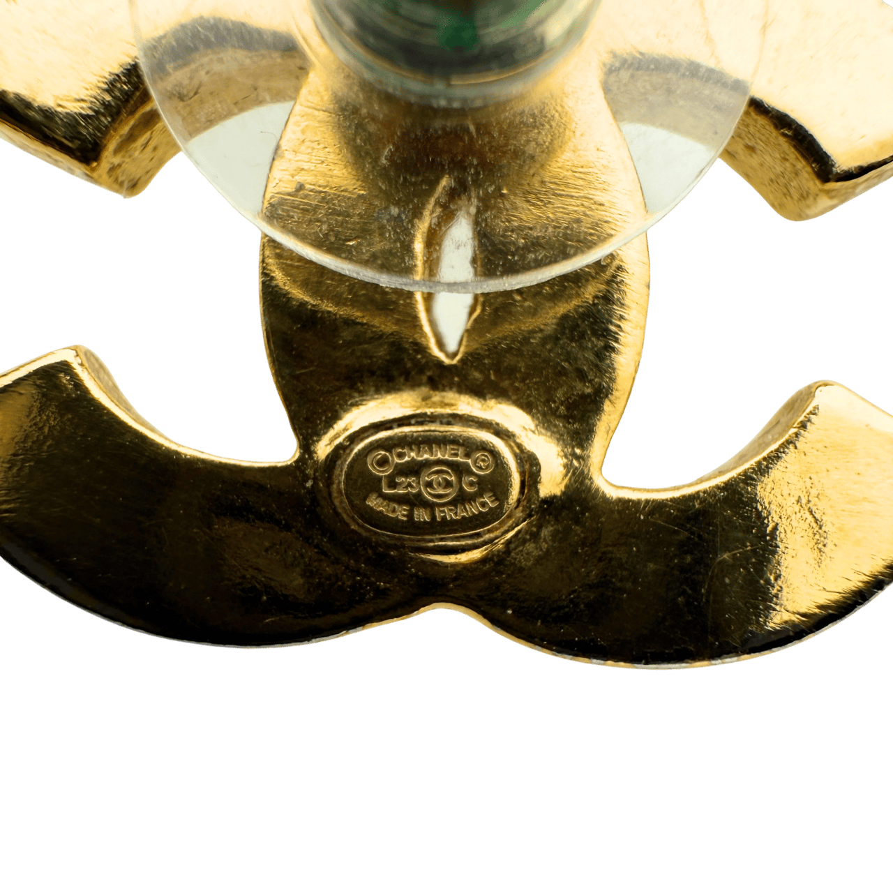 Chanel Chanel CC Logo stud earrings with red enamel, gold / very good Goud