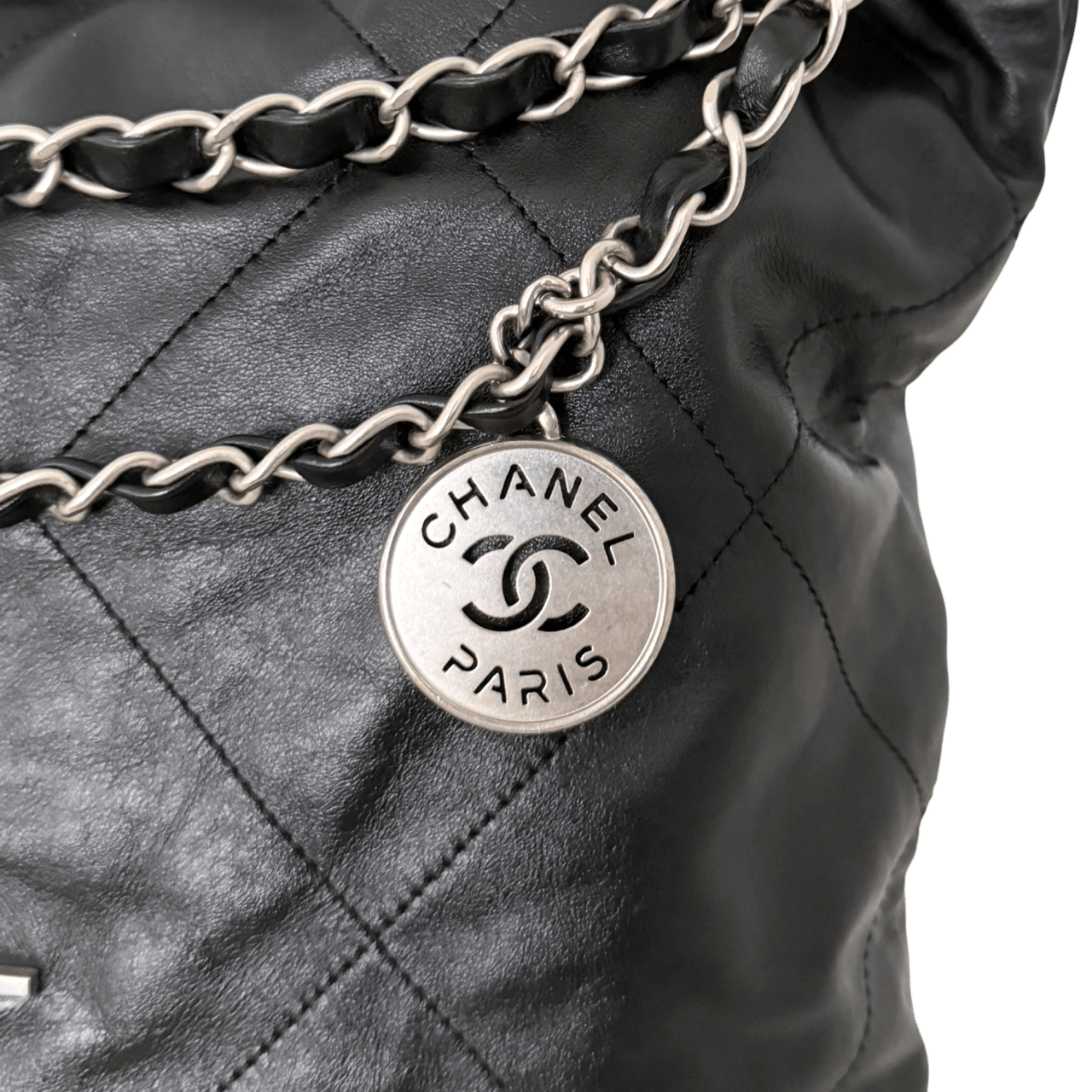 Chanel Chanel 22 mittelgroße Hobo Bag Schwarz silberne Hardware / sehr gut Zwart