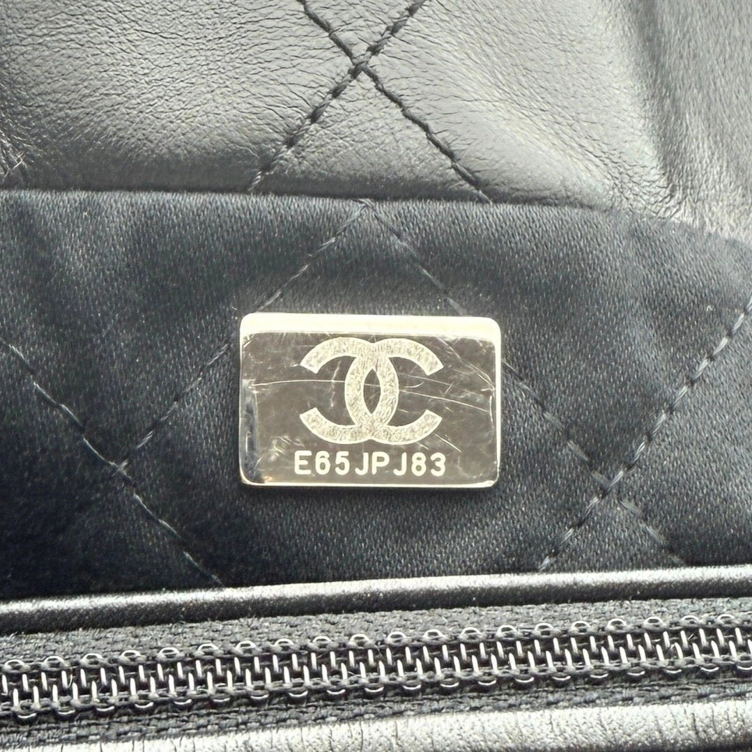 Chanel Chanel 22 mittelgroße Hobo Bag Schwarz silberne Hardware / sehr gut Zwart