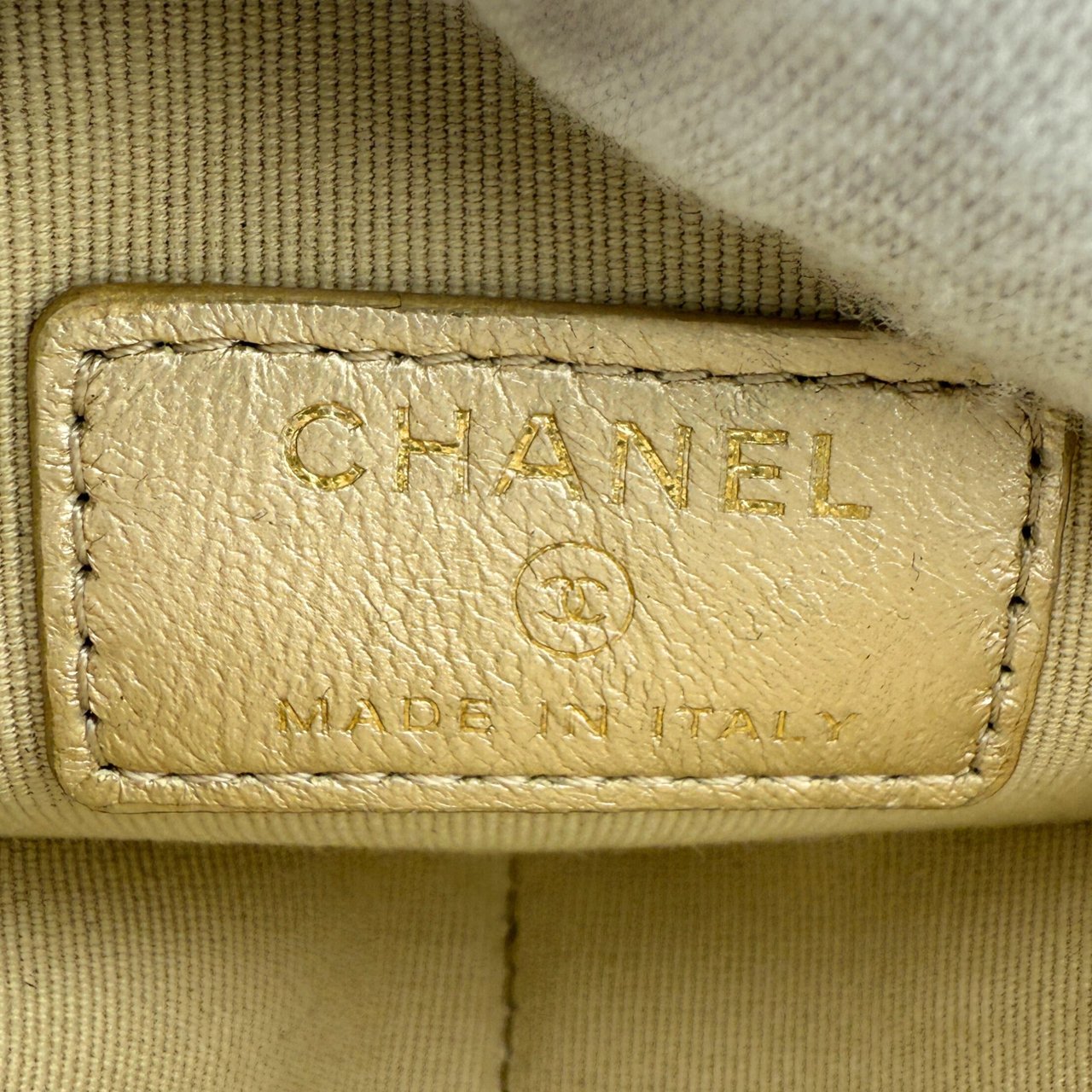 Chanel Chanel CC Mini Herztasche Gold  / gut Goud