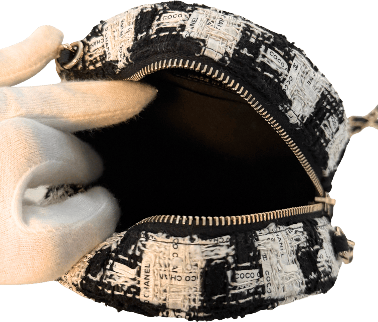 Chanel Chanel Round As Earth Tweed Crossbody Bag Schwarz / neuwertig Zwart