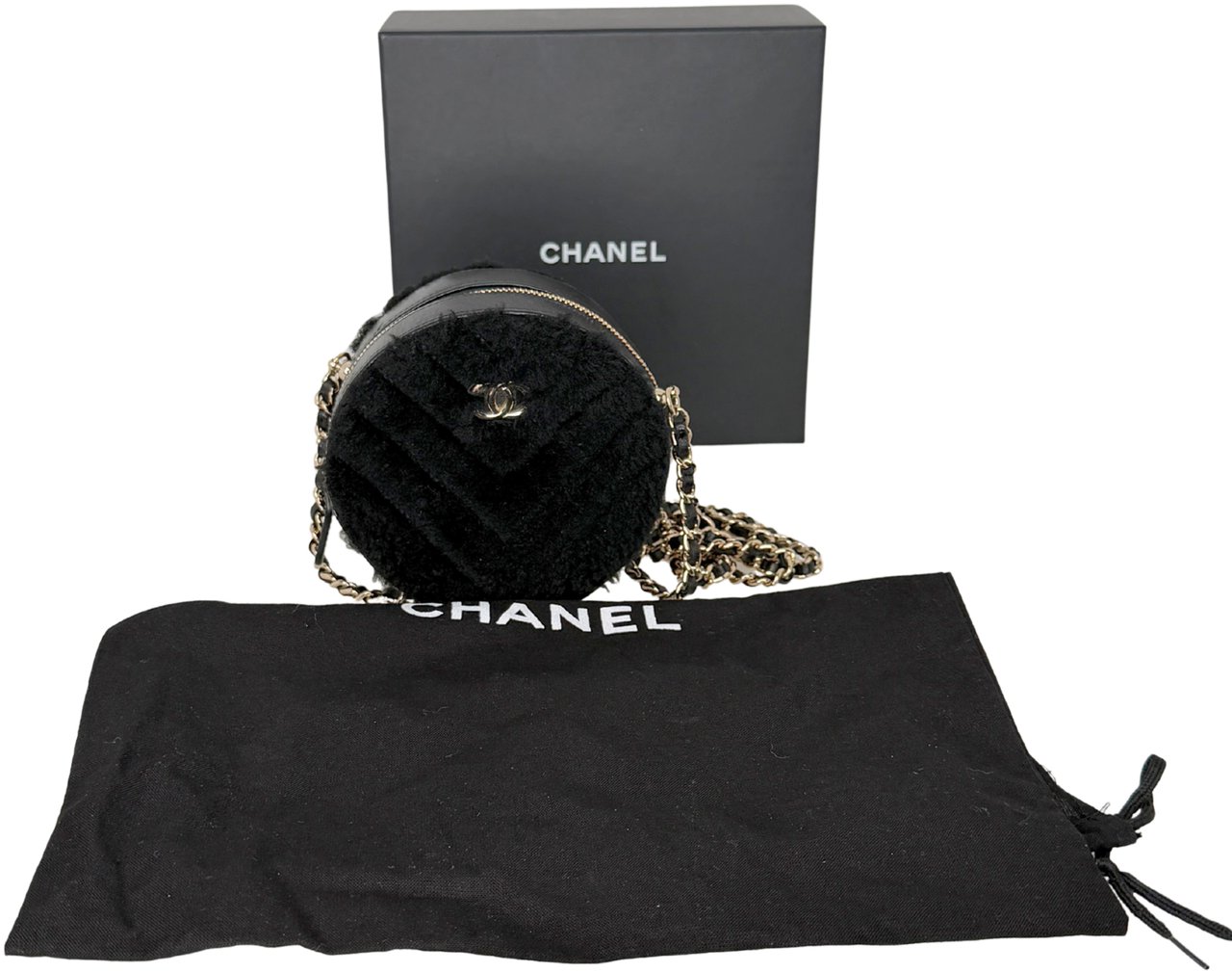 Chanel Chanel Round Clutch Chevron Shearling Mini black / very good Zwart
