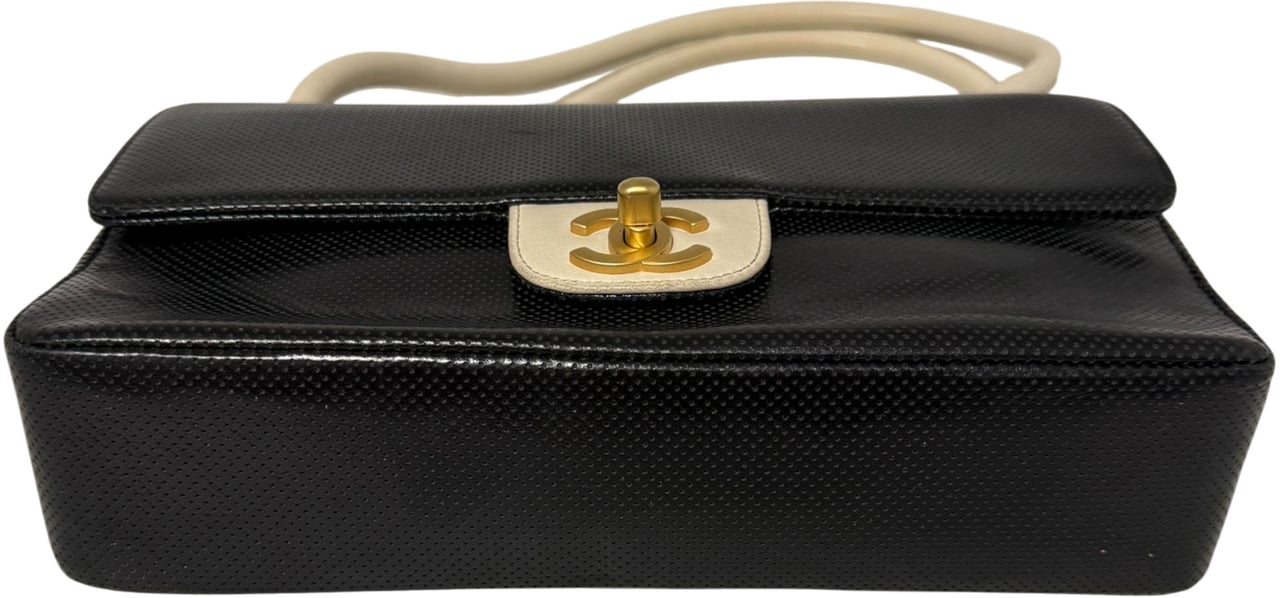 Chanel Single Flap Bag Medium Perforated Lambskin Black/White / very good Zwart