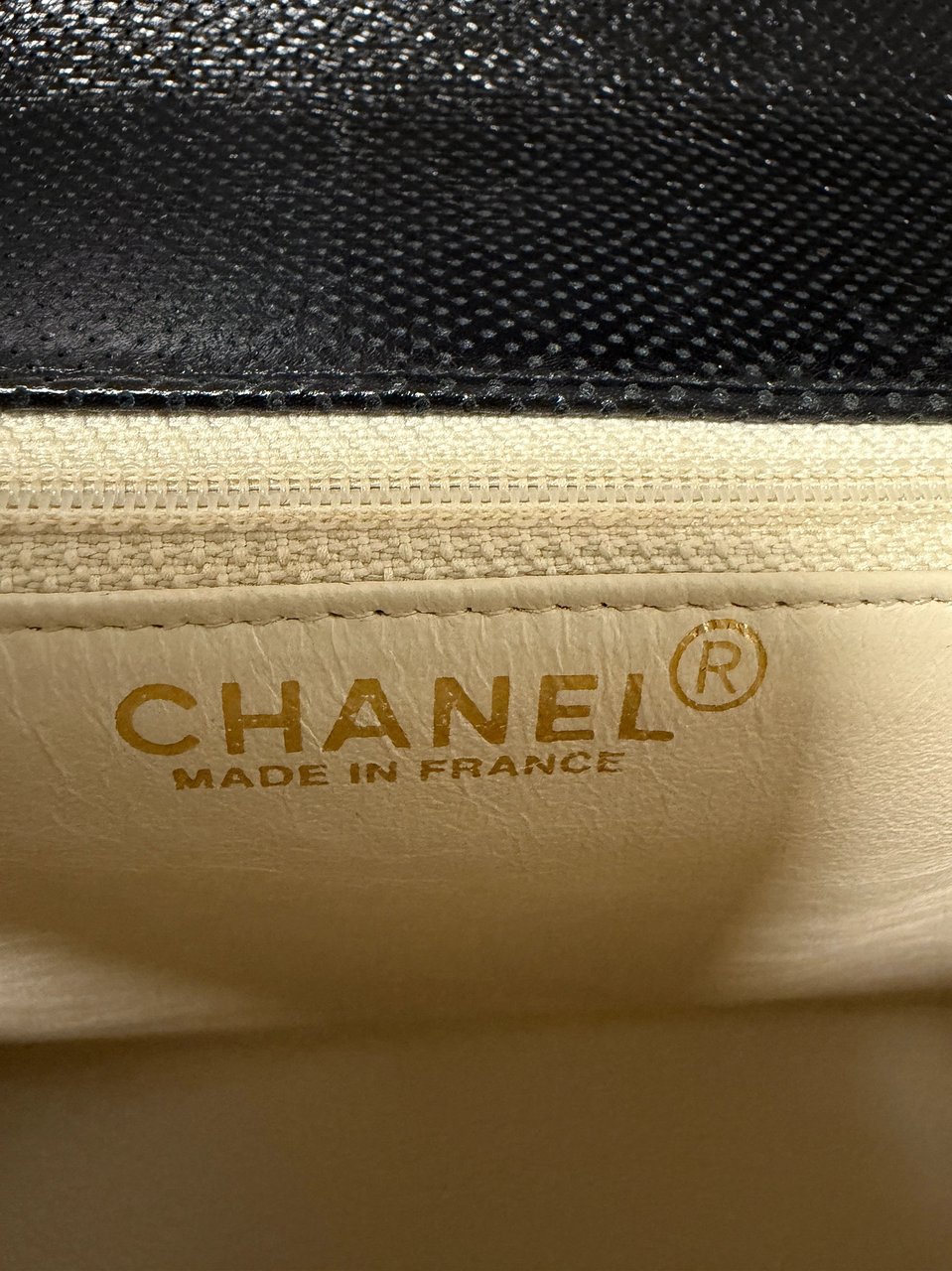Chanel Single Flap Bag Medium Perforated Lambskin Black/White / very good Zwart