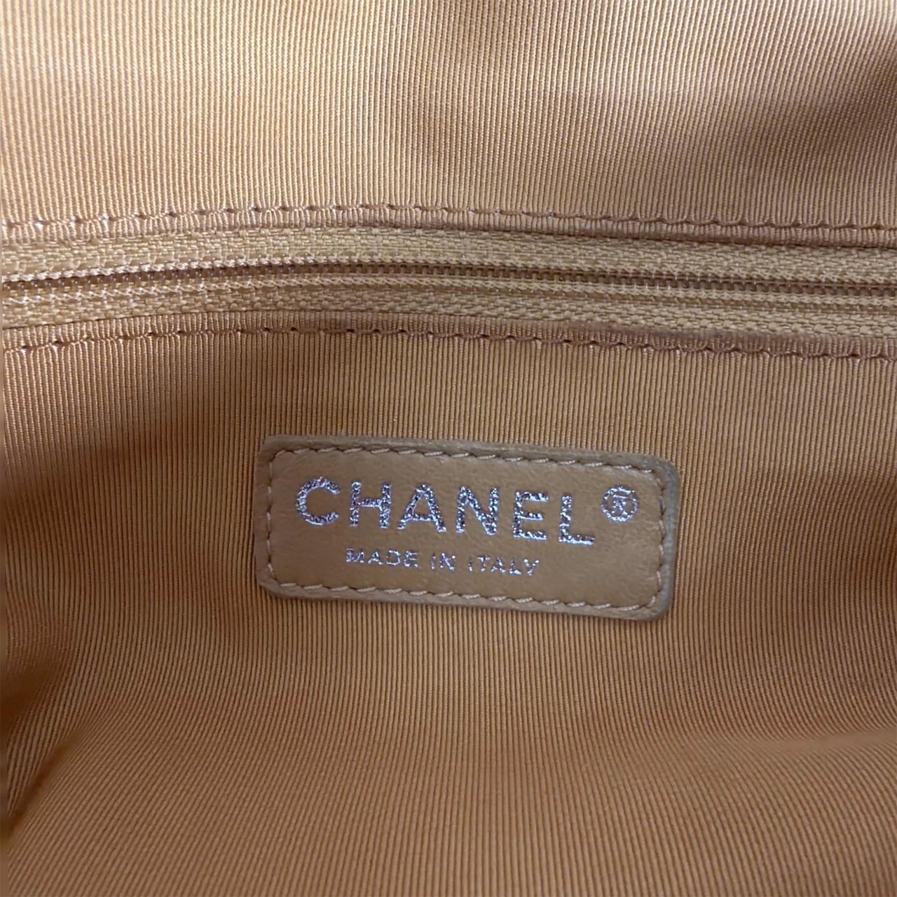 Chanel Chain Around Timeless Flap Bag hellbraun Leder CC-Logo / gut Bruin