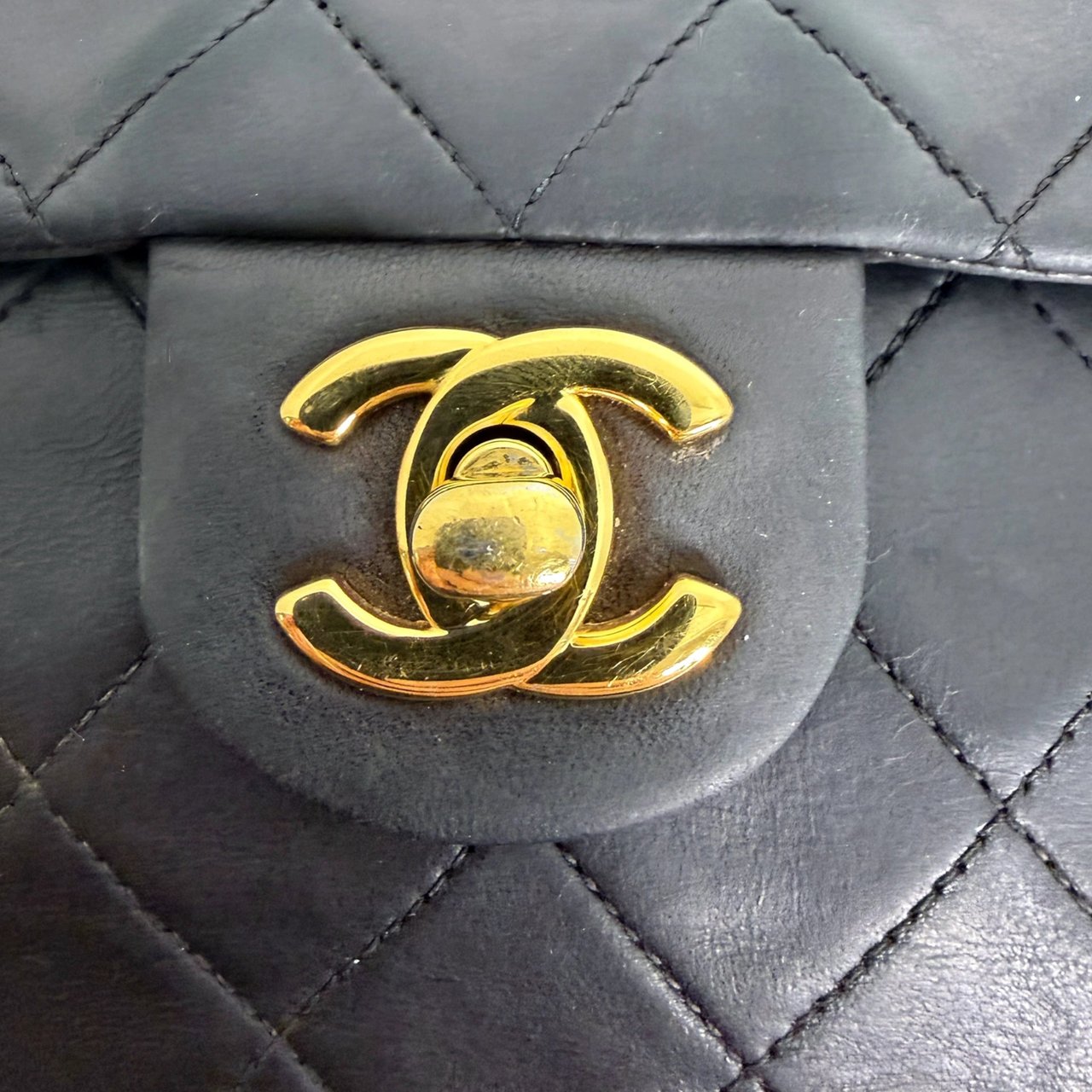 Chanel Chanel Timeless Mini Classic Flap schwarz GHW Vintage / gut Zwart