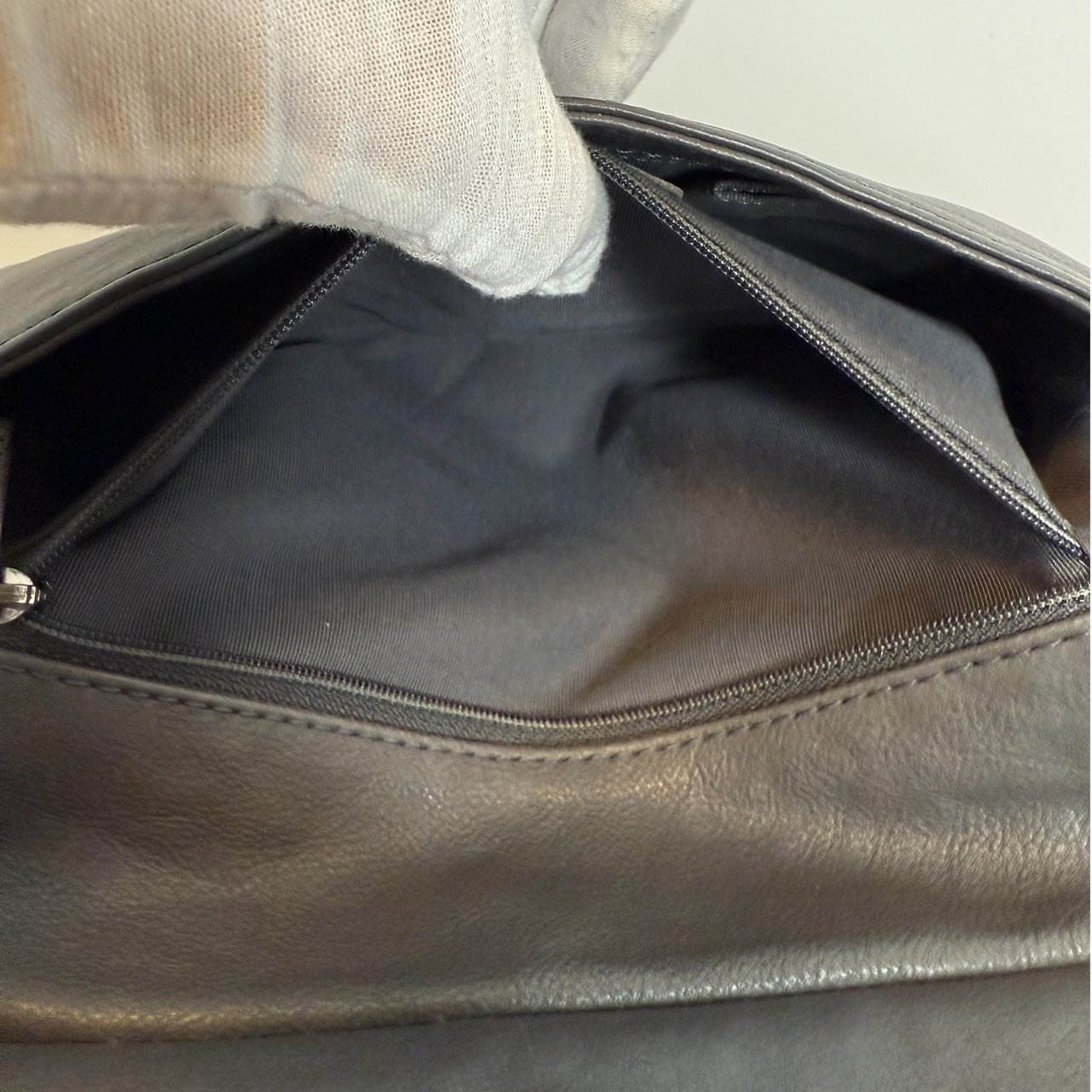 Chanel Paris-Dallas Boy Flap Lammleder dunkelgrau / sehr gut Grijs