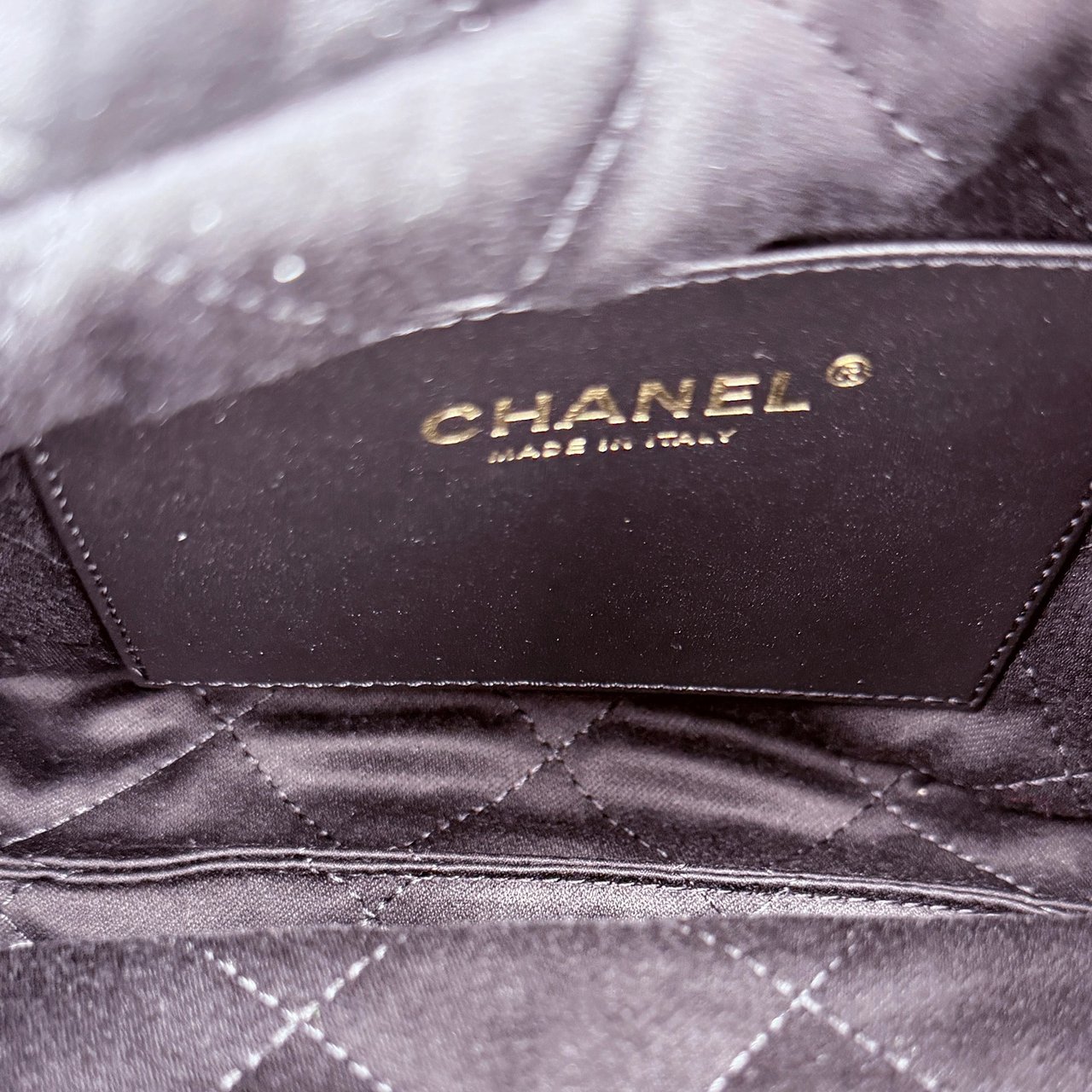 Chanel 22 klein Schwarz glänzenedes Kalbsleder GHW Fullset / neuwertig Zwart