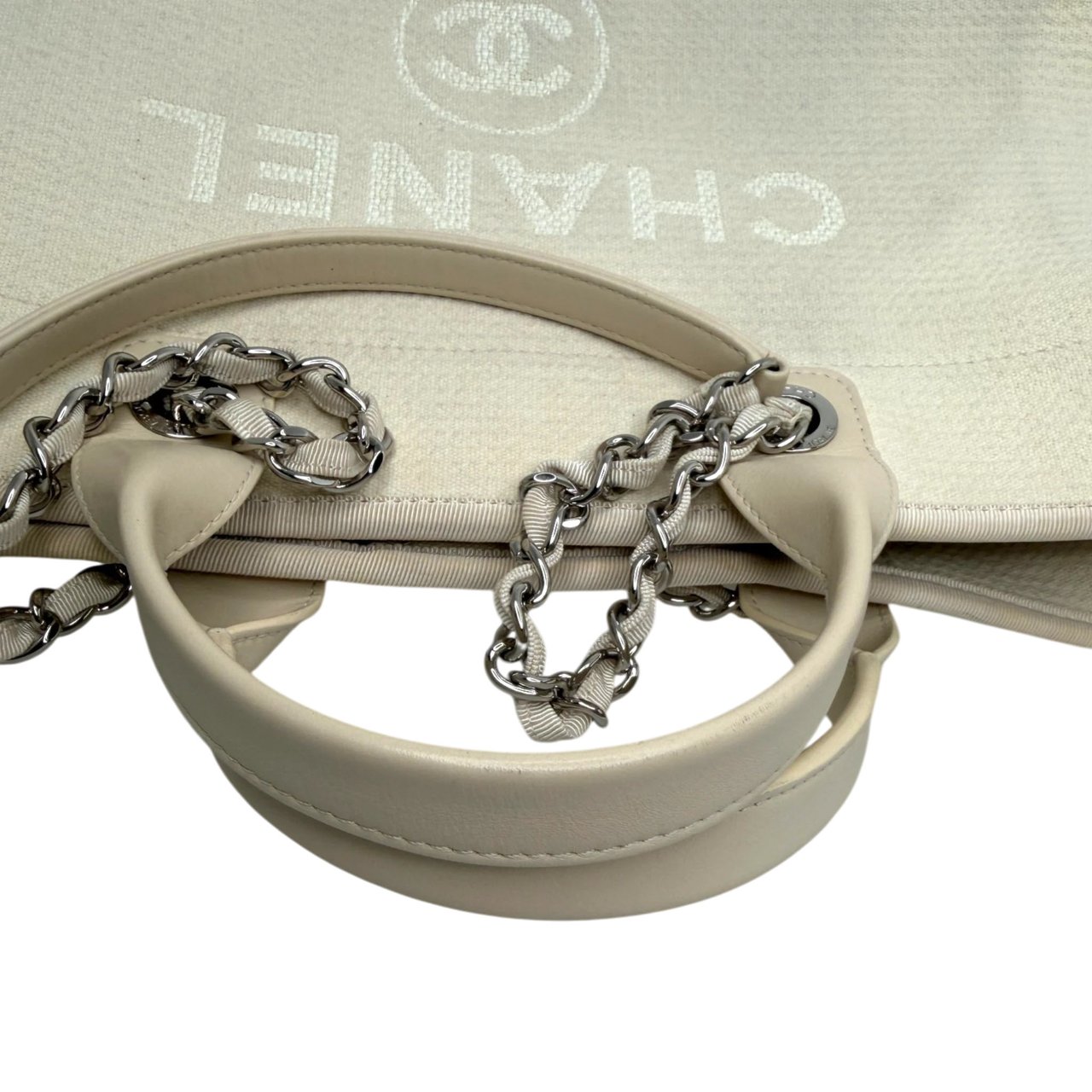 Chanel Deauville mittelgroße Tasche beige silberne Hardware 2022 Beige