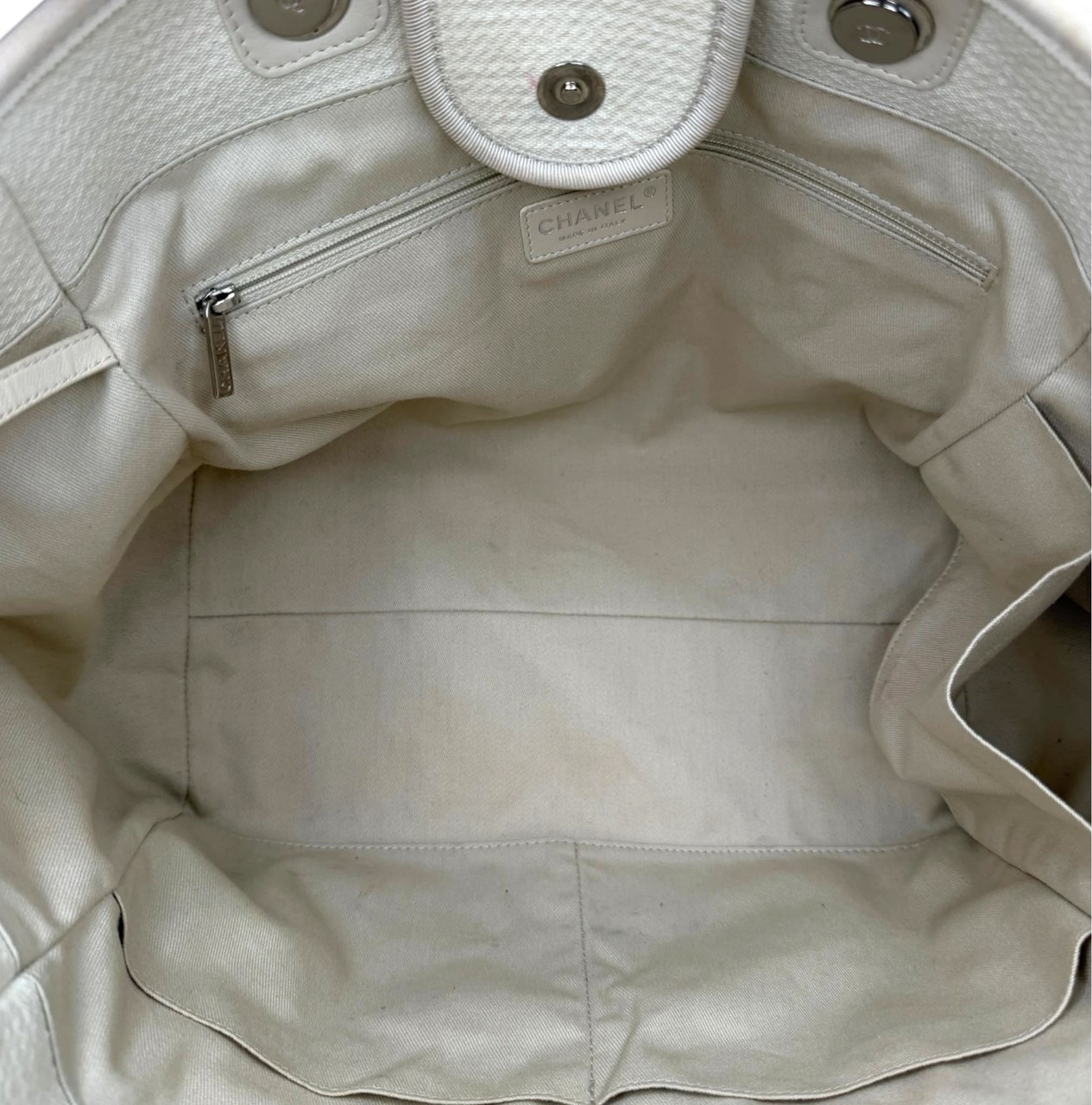 Chanel Deauville mittelgroße Tasche beige silberne Hardware 2022 Beige