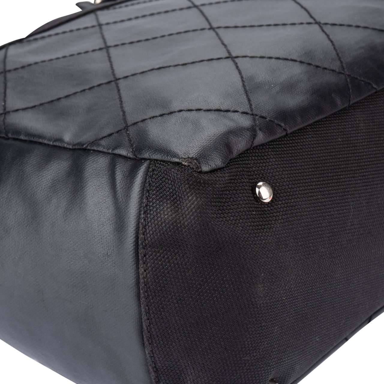 Chanel Chanel Noir Biarritz MM Stitching Handbag Divers