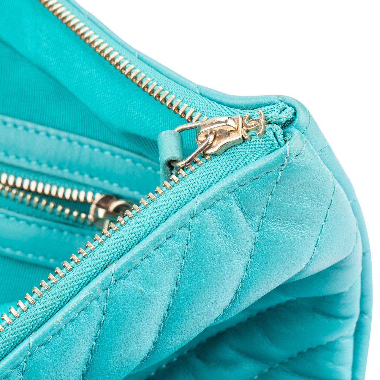 Chanel Chanel Chevron Lambskin CC Clutch Divers