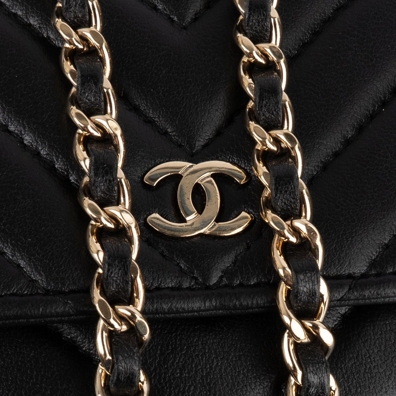 Chanel Chanel Quilted Chevron Lambskin Wallet on Chain Crossbody Bag Zwart