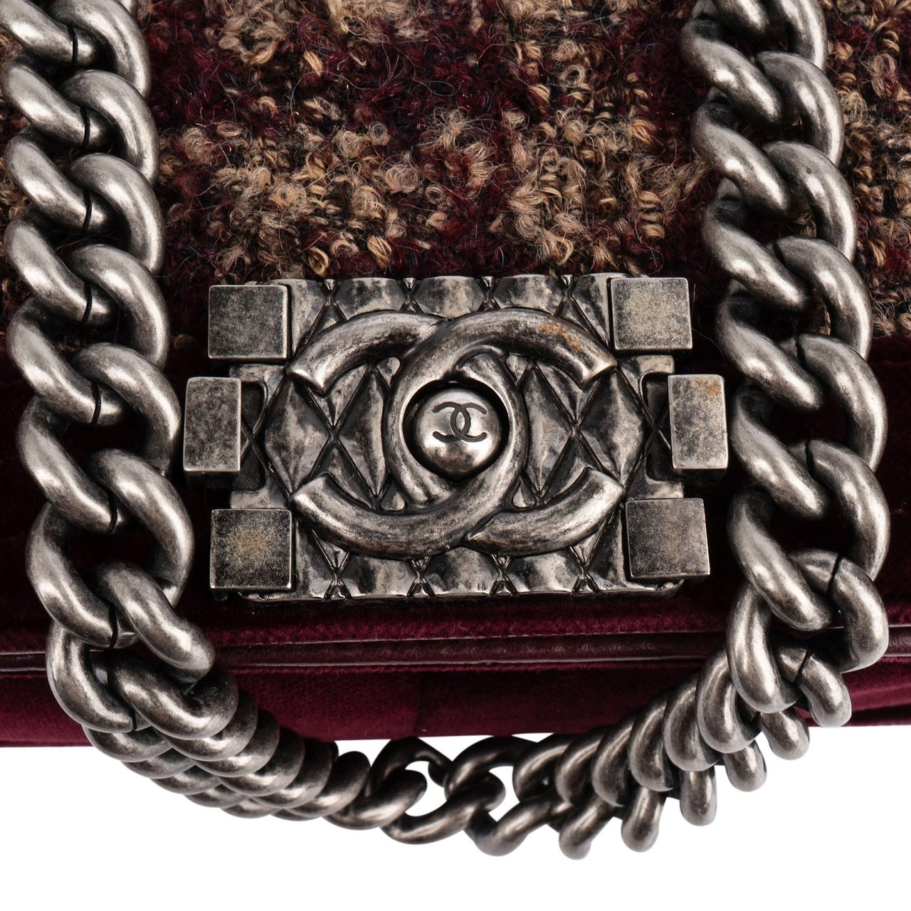 Chanel Velvet & Boucle Tweed Medium Boy Crossbody Bag Rood