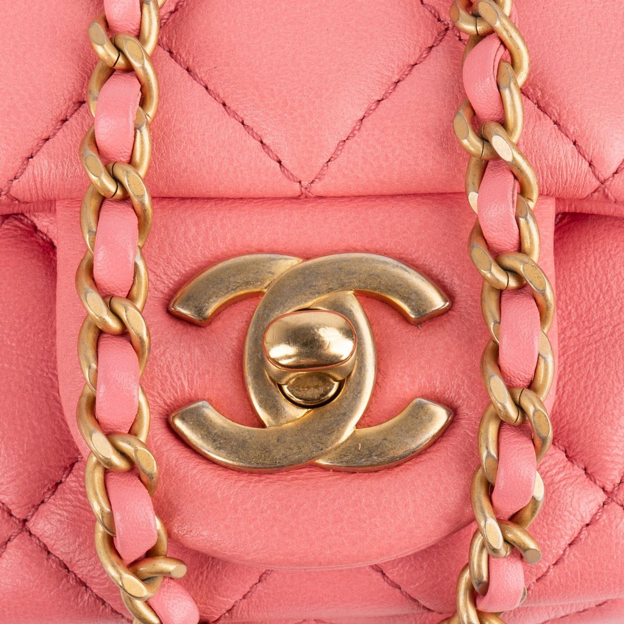 Chanel Chanel Quilted Lambskin Mini Rectangular Adjustable Single Flap Crossbody Bag Rood