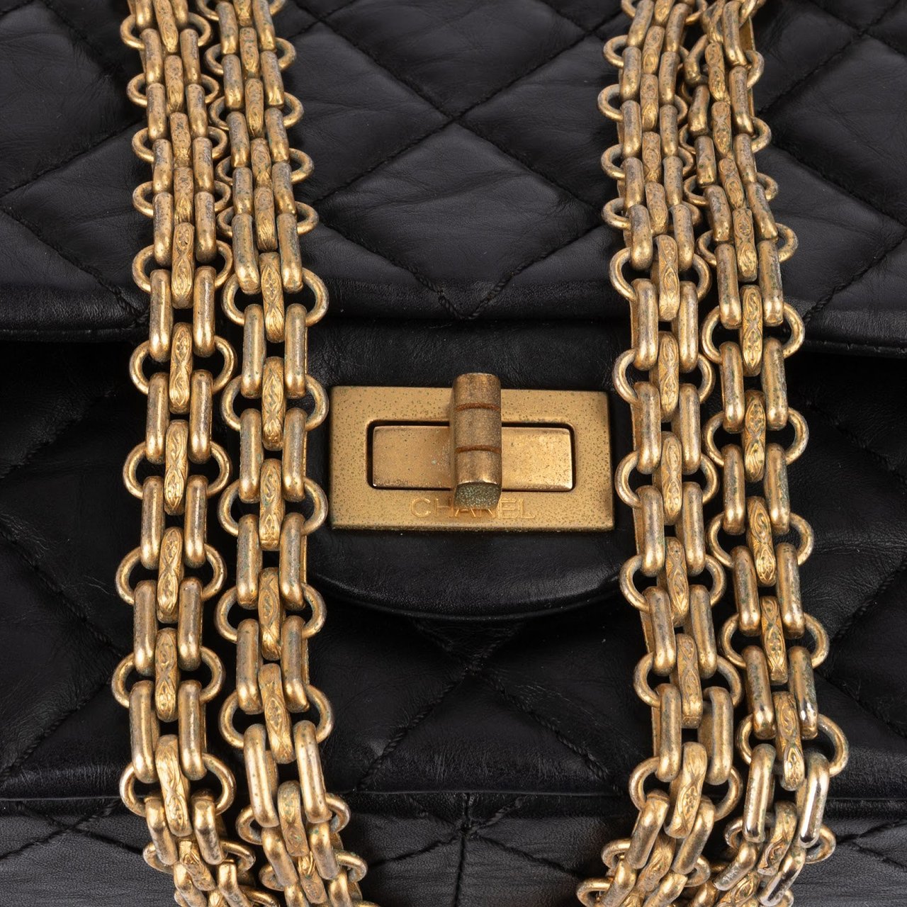 Chanel Chanel Aged Calfskin Reissue 2.55 Double Flap Crossbody Bag Zwart