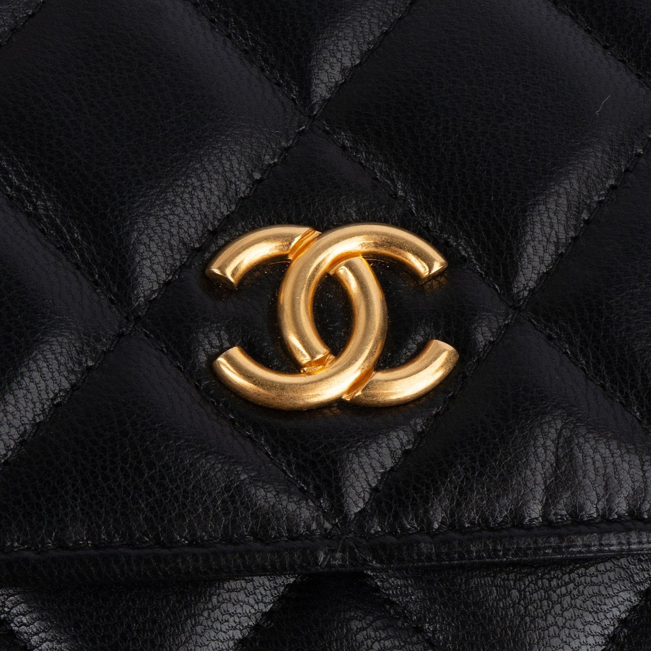 Chanel Quilted Calfskin Punk Grommet Wallet On Chain Crossbody Bag Zwart