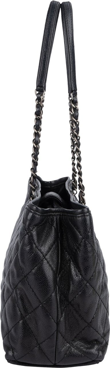 Chanel Chanel Quilted Caviar Leather CC Shoulder Bag Zwart