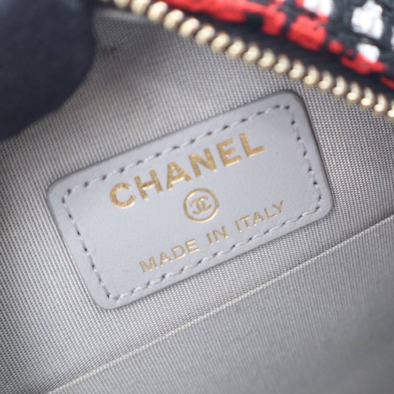 Chanel Tweed 19 Round Clutch with Chain Rood