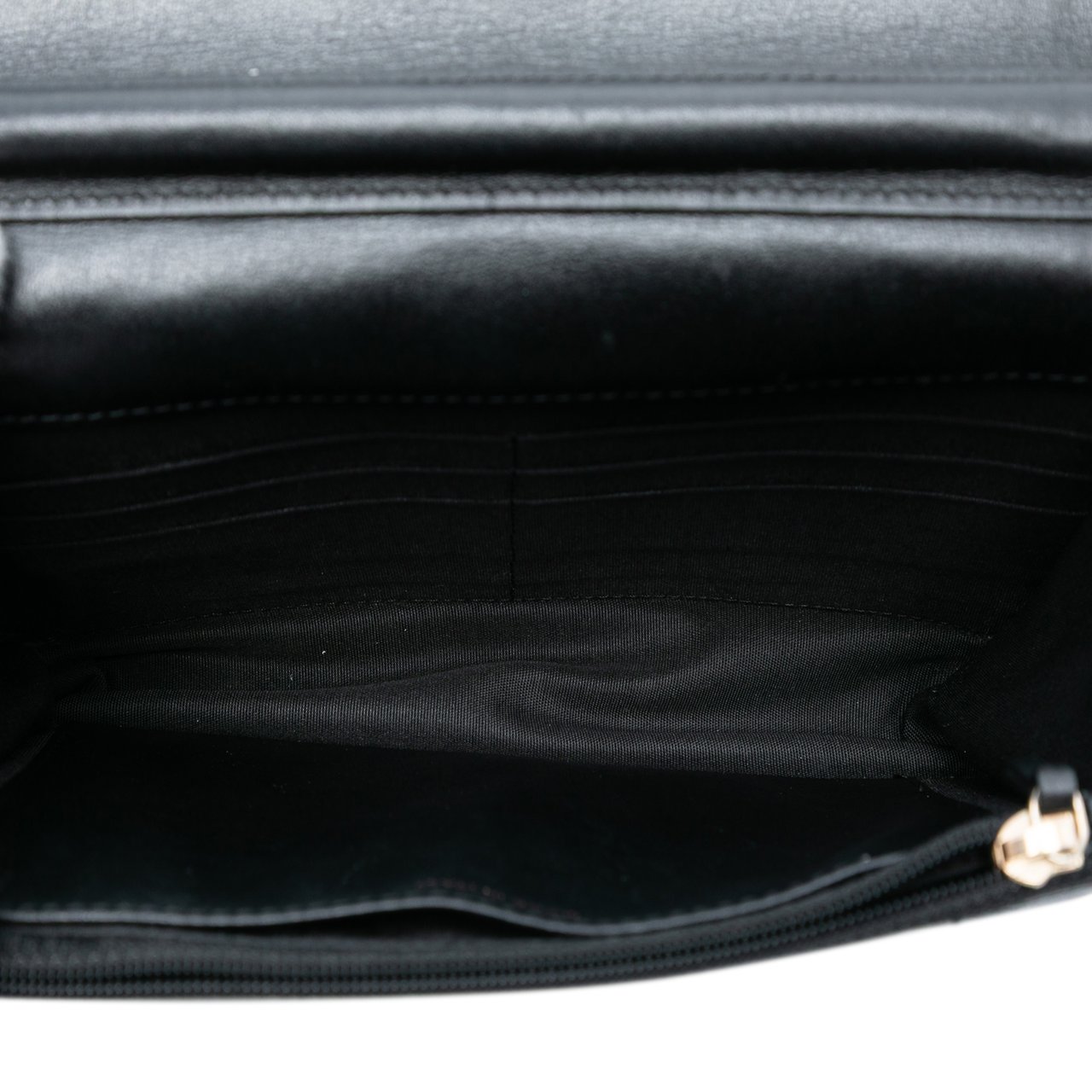 Chanel Chevron Lambskin Button Wallet On Chain Zwart