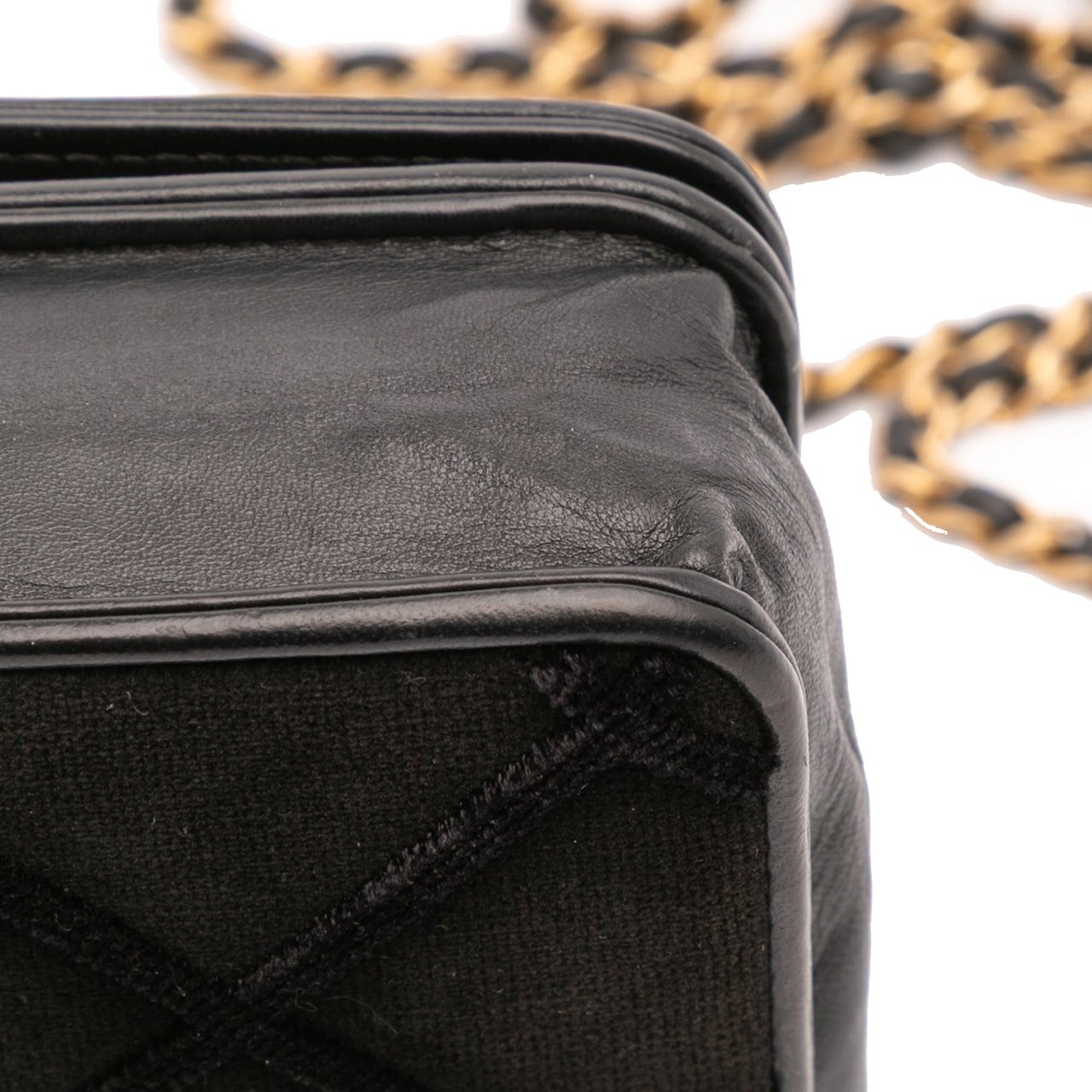 Chanel CC Quilted Velvet Wallet on Chain Zwart