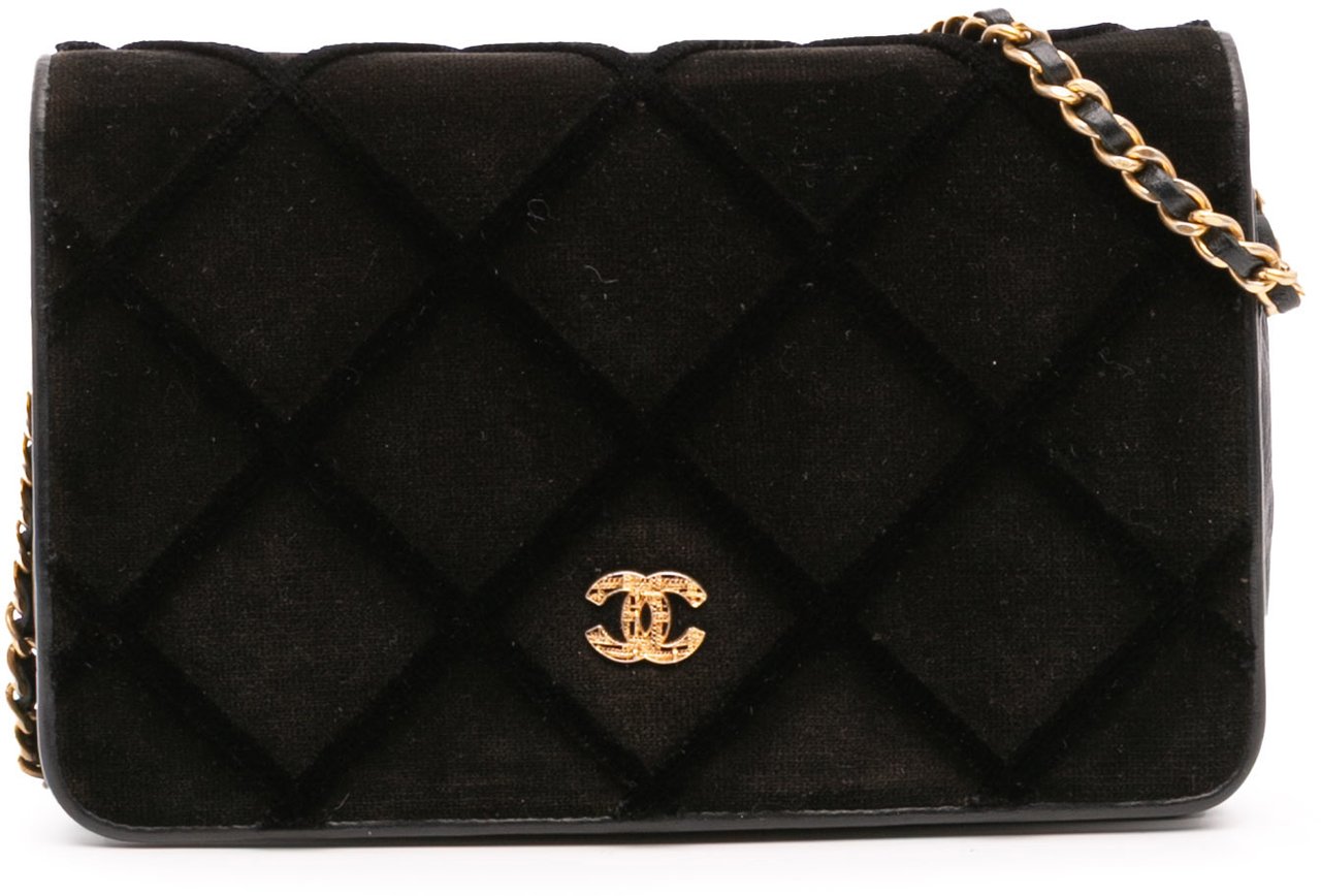 Chanel CC Quilted Velvet Wallet on Chain Zwart