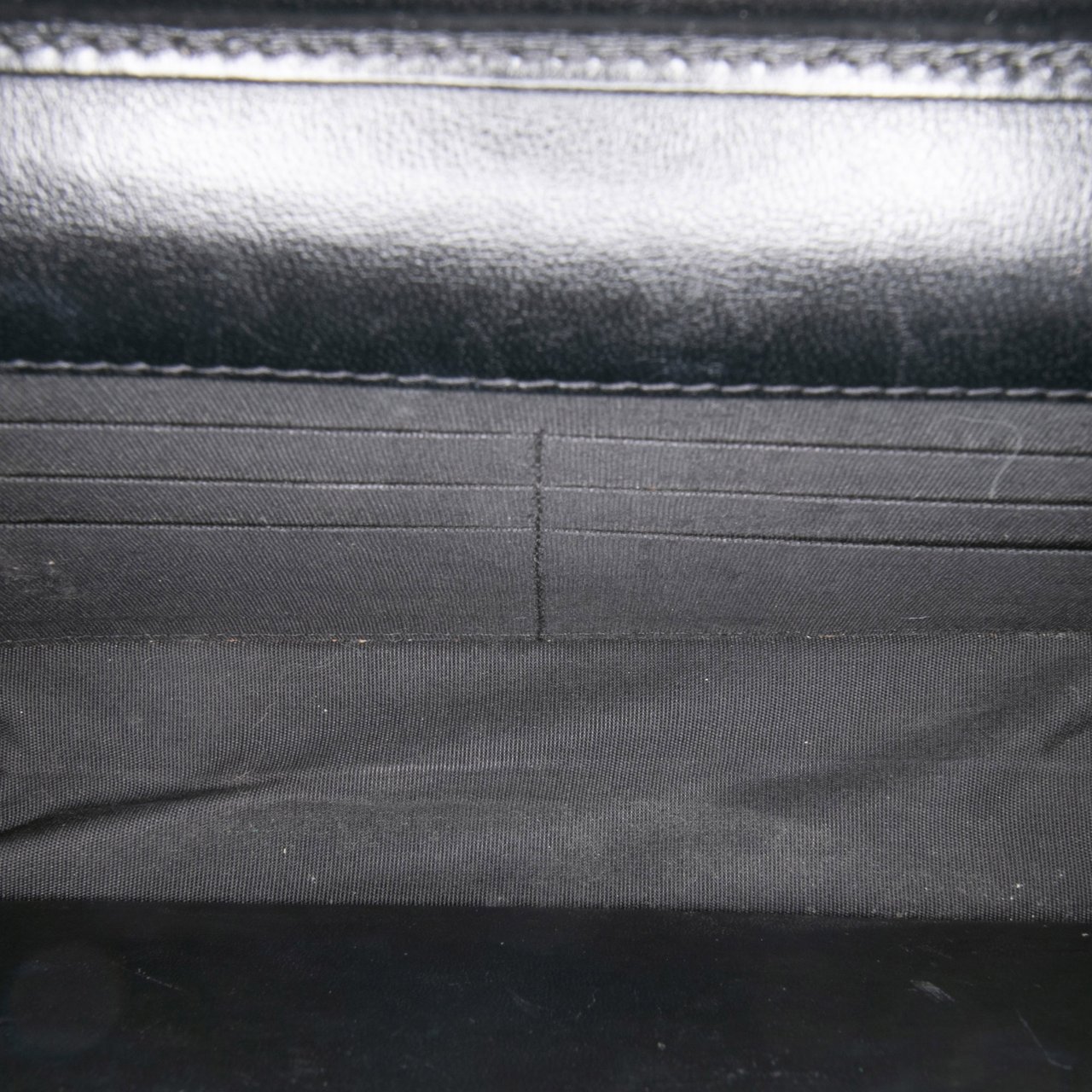 Chanel CC Quilted Velvet Wallet on Chain Zwart