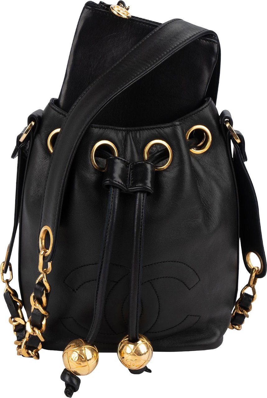 Chanel Lambskin Drawstring CC Bucket Crossbody Bag Zwart