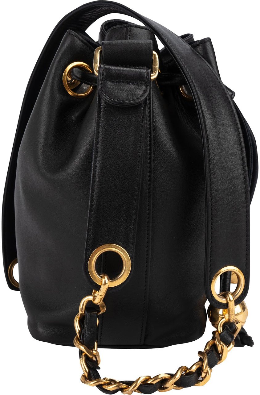 Chanel Lambskin Drawstring CC Bucket Crossbody Bag Zwart
