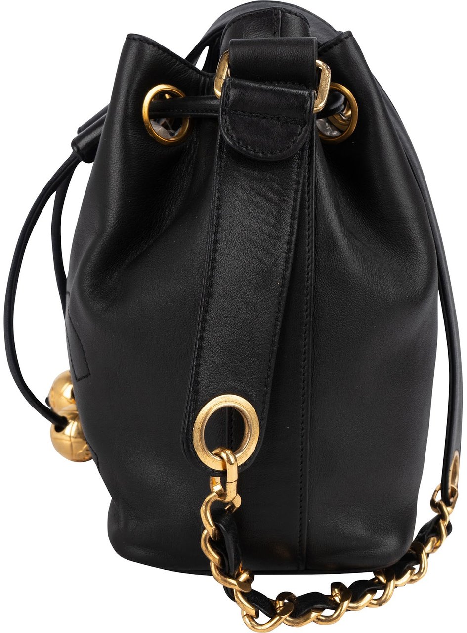 Chanel Chanel Lambskin Drawstring CC Bucket Crossbody Bag Zwart