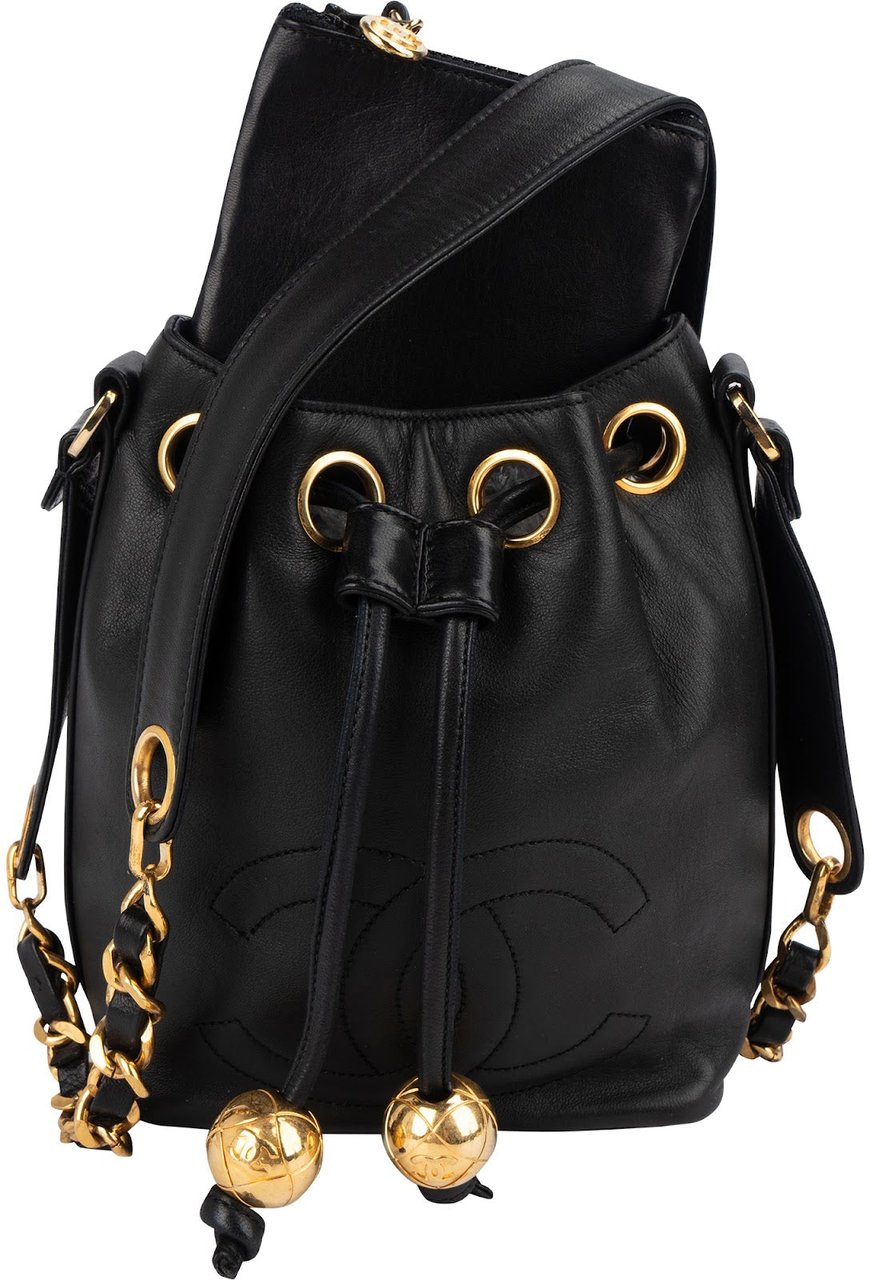 Chanel Chanel Lambskin Drawstring CC Bucket Crossbody Bag Zwart