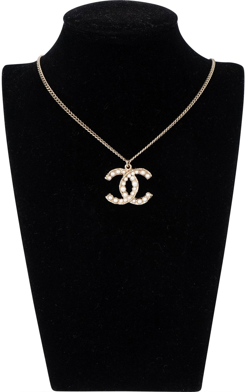 Chanel Chanel Pearl CC Necklace Divers