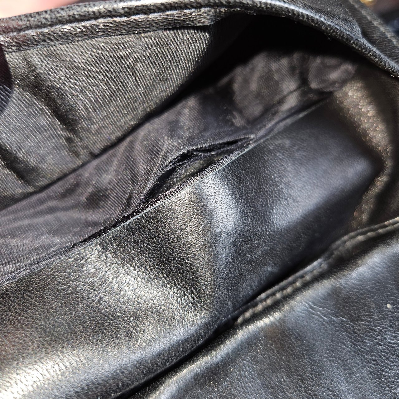 Chanel Chanel Caviar Leather CC Wallet Divers