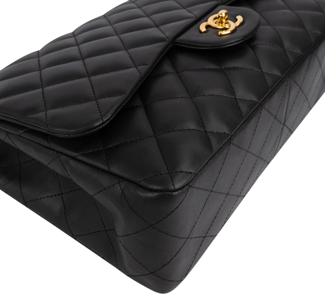 Chanel Quilted Lambskin Jumbo Single Flap Shoulder Crossbody Bag Zwart
