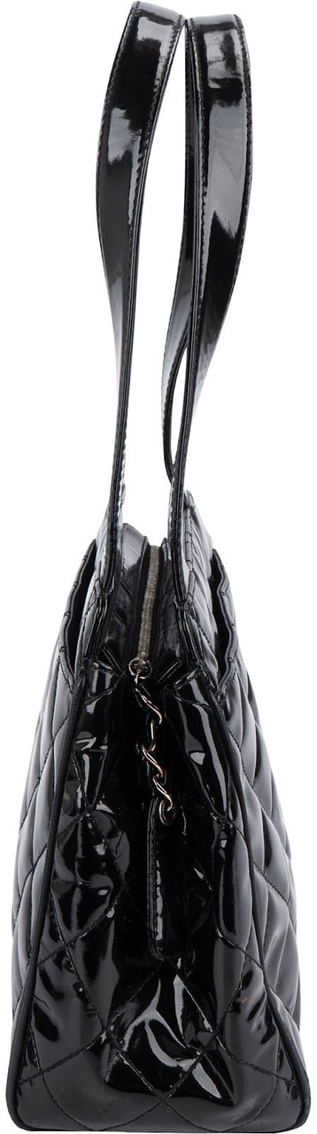 Chanel Quilted Patent Leather CC Small Tote Handbag Zwart