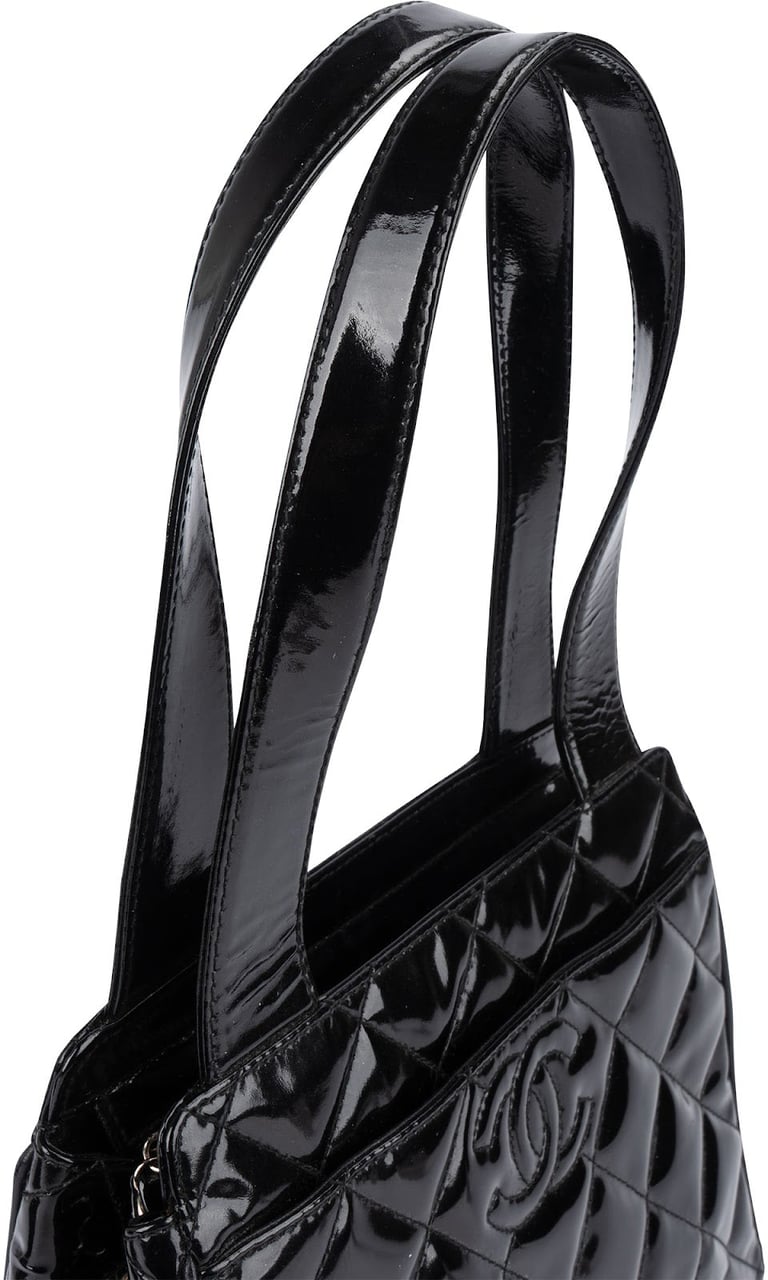 Chanel Quilted Patent Leather CC Small Tote Handbag Zwart