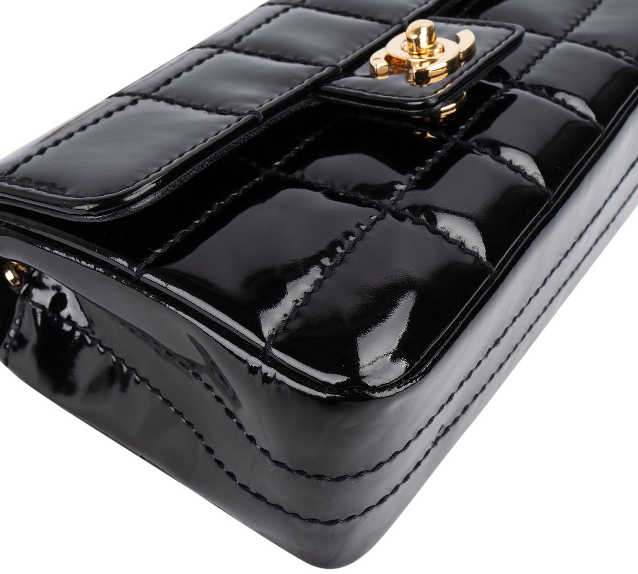 Chanel Chanel Patent Leather Chocolate Bar 24K Gold Single Flap Crossbody Bag Zwart