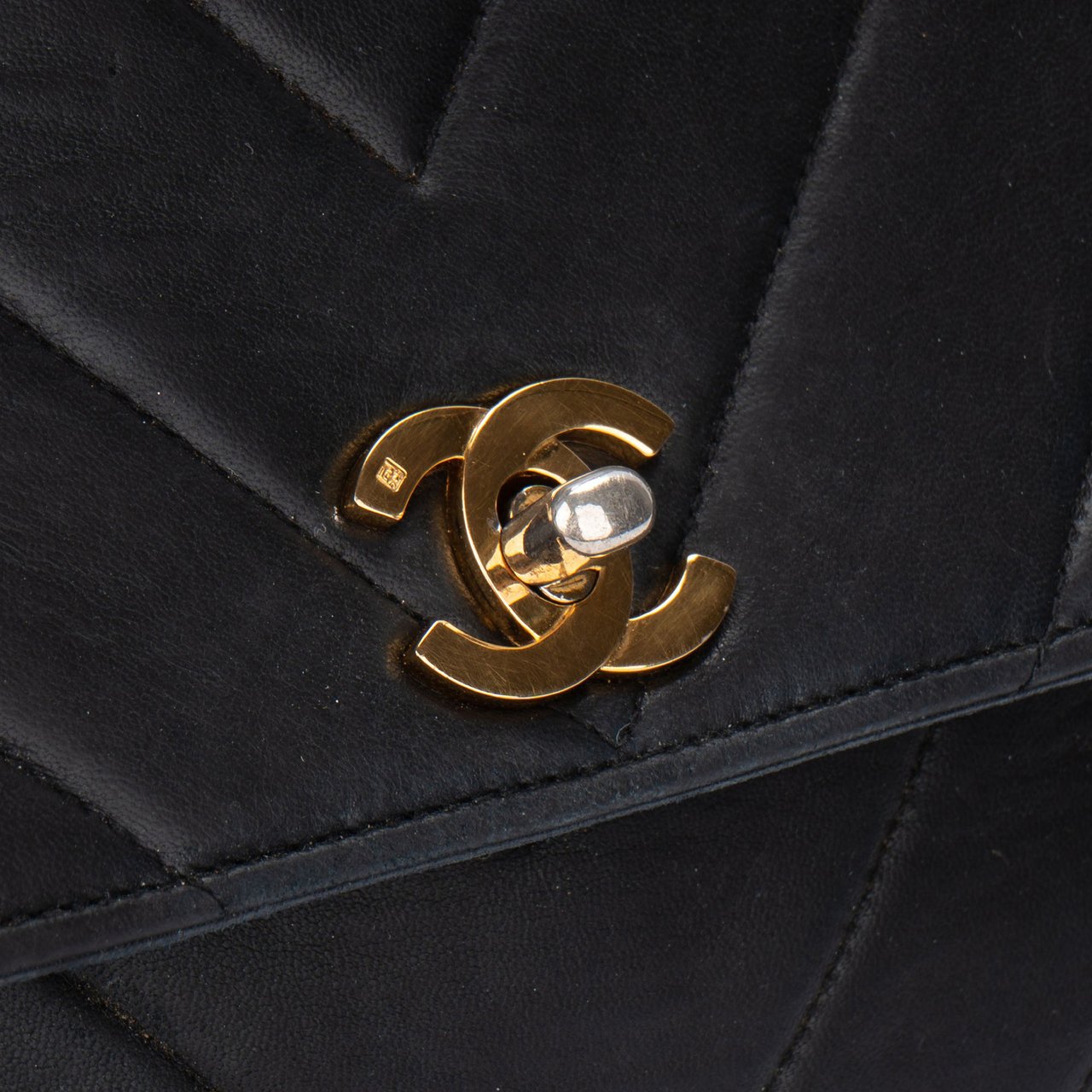 Chanel Chanel Chevron Lambskin 24K Gold Single Flap Handbag Divers
