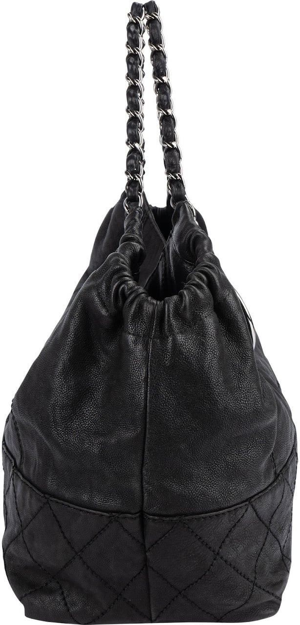 Chanel Chanel Stitchng Caviar Leather CC Handbag Zwart