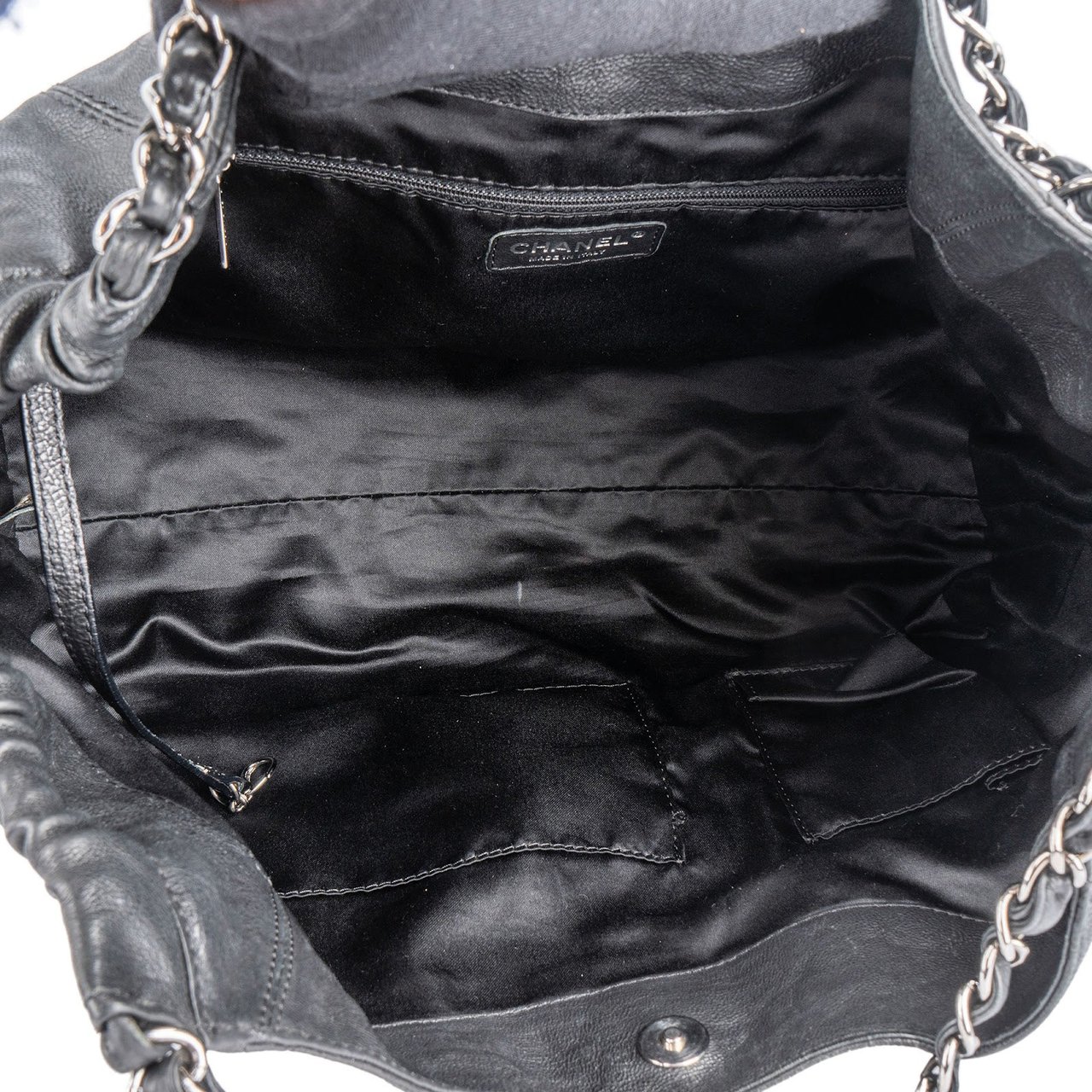 Chanel Chanel Stitchng Caviar Leather CC Handbag Zwart