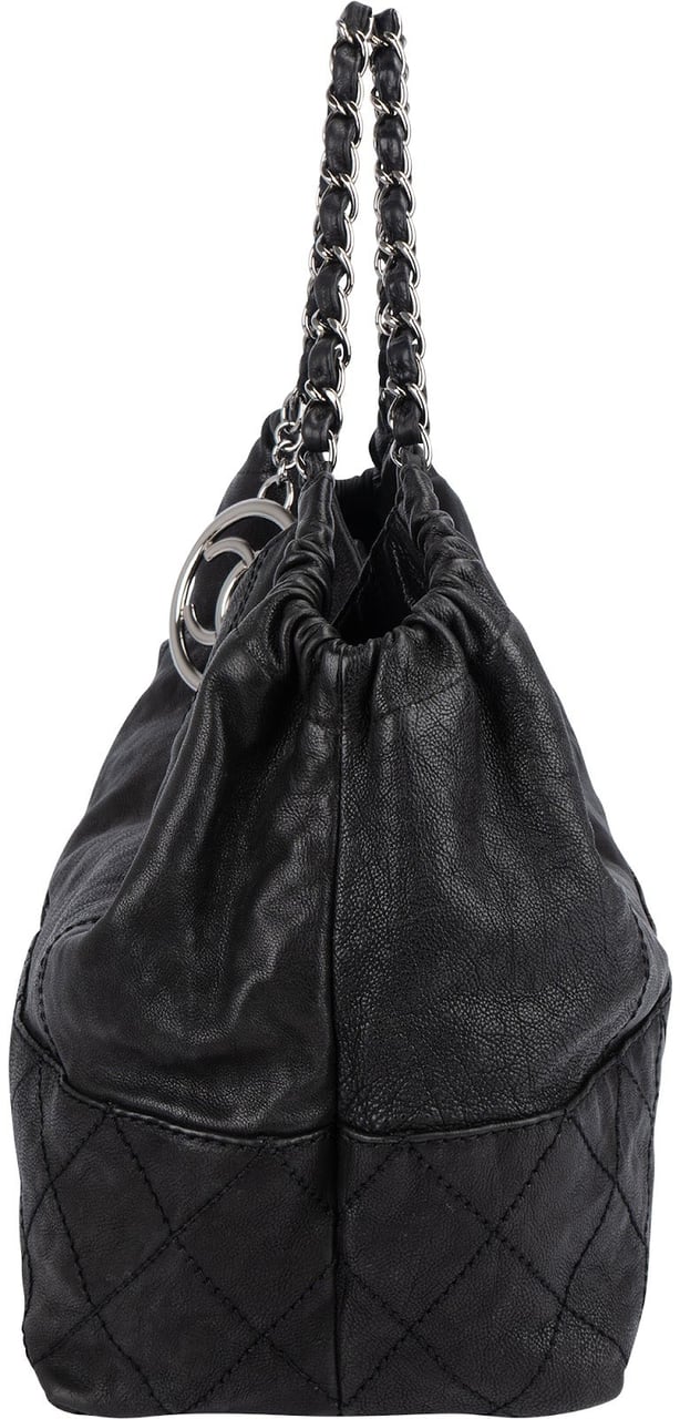 Chanel Chanel Stitchng Caviar Leather CC Handbag Zwart