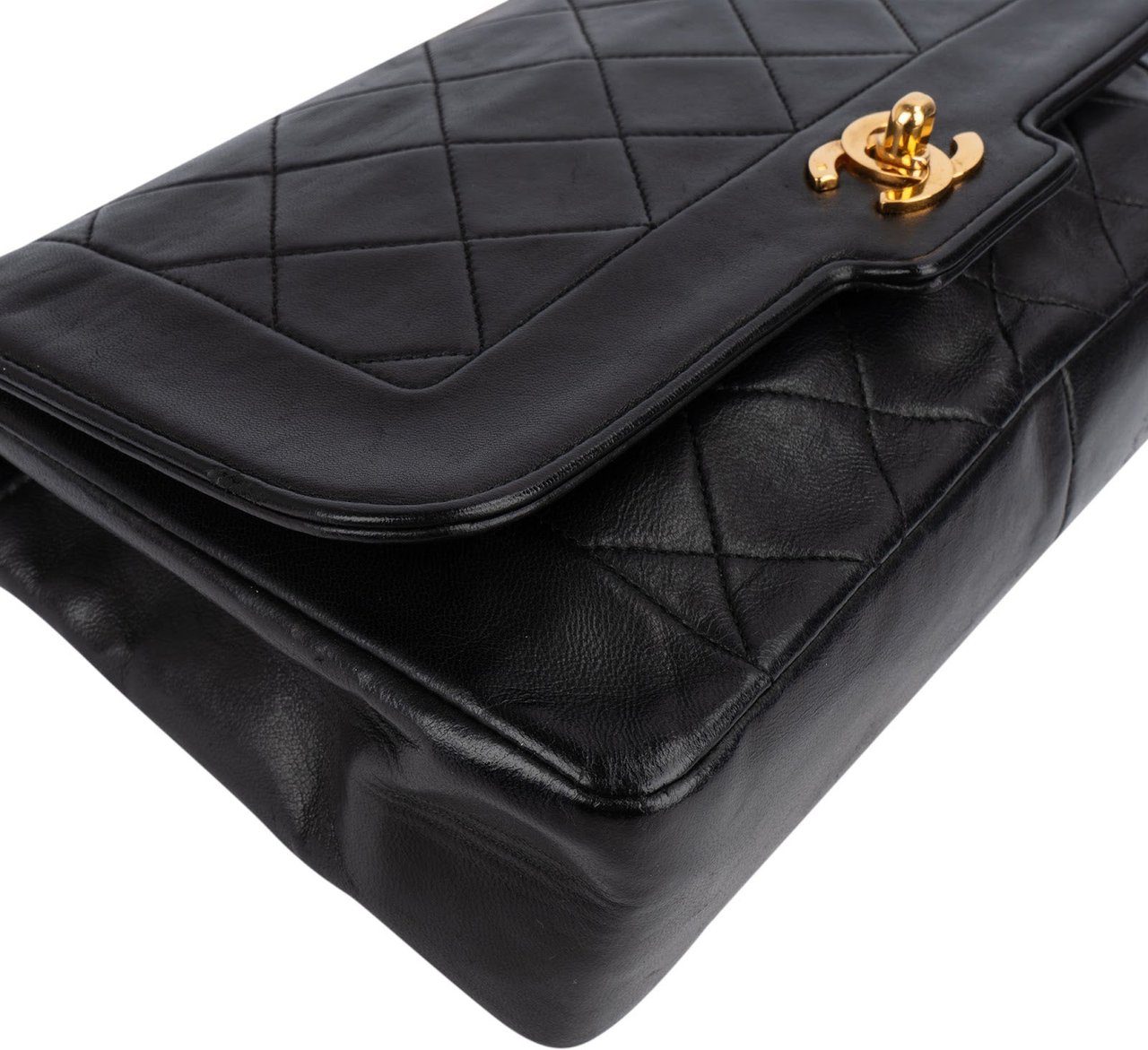 Chanel Chanel Quilted Lambskin 24K Gold Single Flap Crossbody Bag Zwart