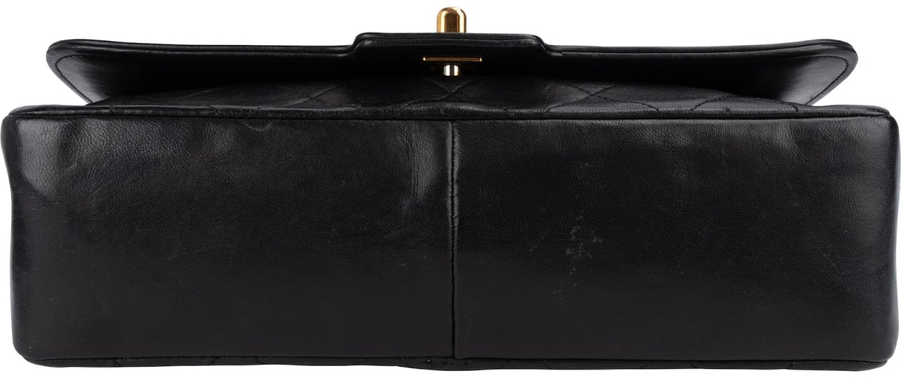 Chanel Chanel Quilted Lambskin 24K Gold Single Flap Crossbody Bag Zwart