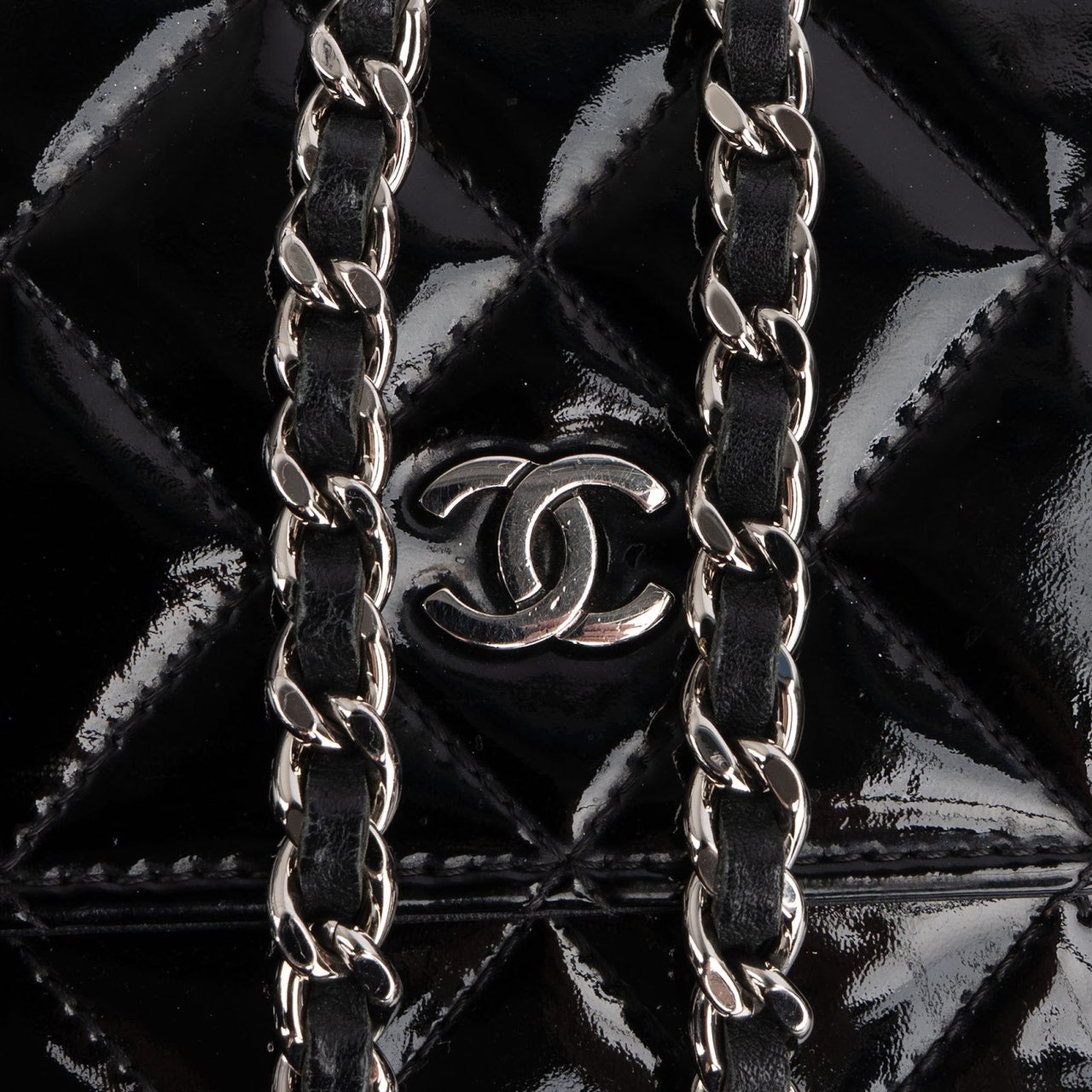 Chanel Chanel Quilted Patent Leather Wallet on Chain Crossbody Bag Zwart