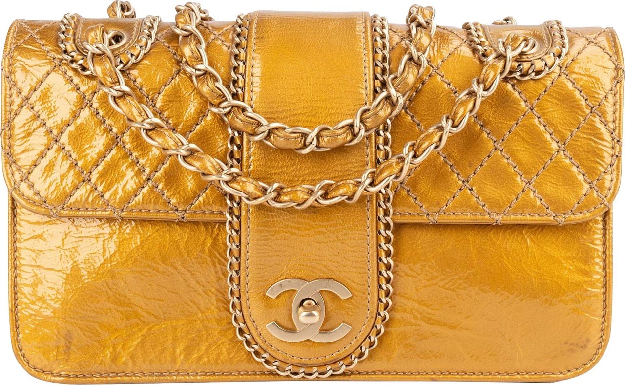 Chanel Chanel Crinkled Stitched Patent Leather Chain Around Single Flap Shoulder Bag Goud