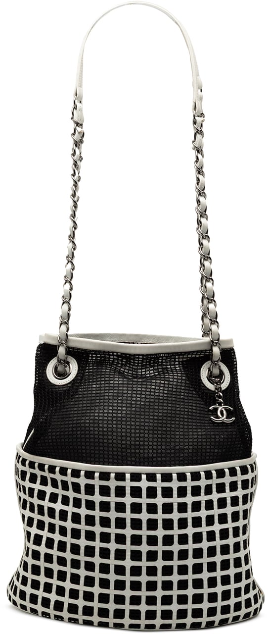 Chanel CC Mesh and Calfskin Bucket Bag Zwart