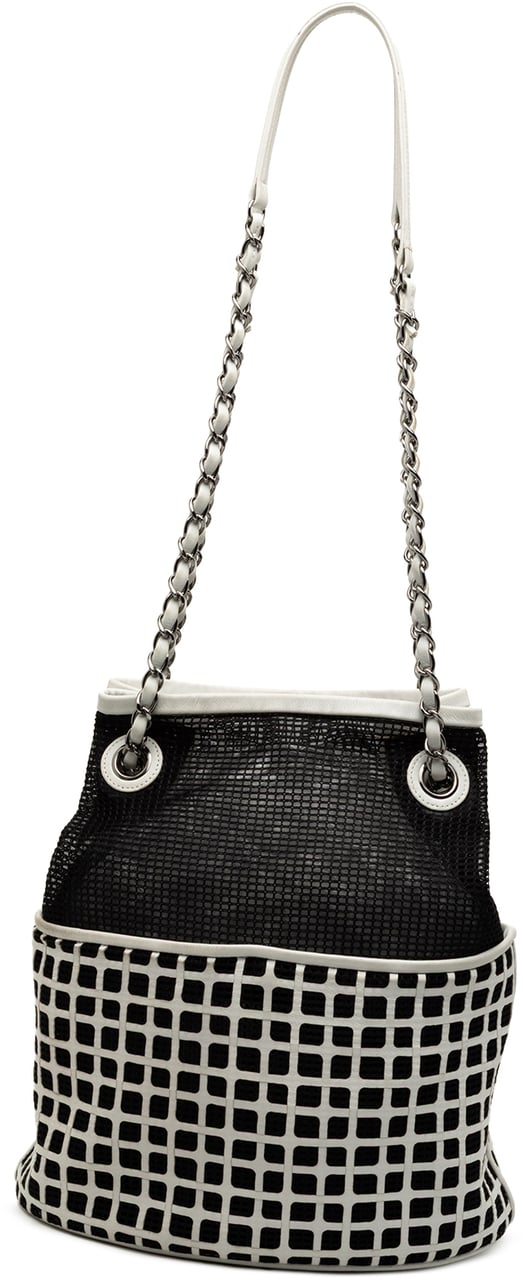 Chanel CC Mesh and Calfskin Bucket Bag Zwart