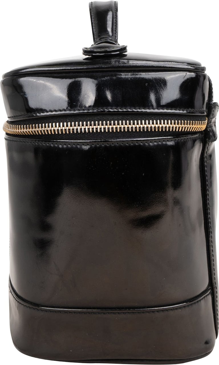 Chanel Chanel Patent Leather CC Vanity Case Handbag Zwart