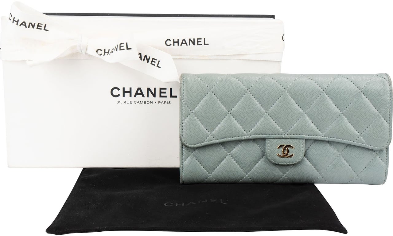 Chanel Chanel Quilted Caviar Leather Classic Long Flap Wallet Groen