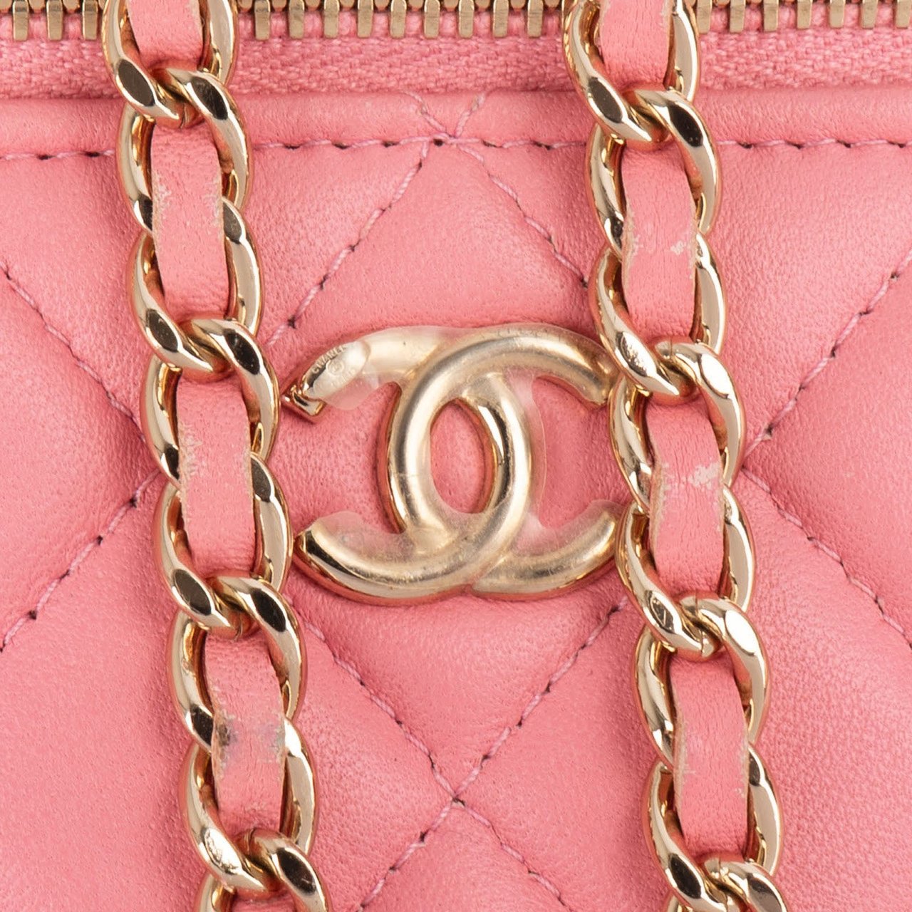 Chanel Chanel Quilted Lambskin CC Mini Vanity Case Chain Crossbody Bag Rood
